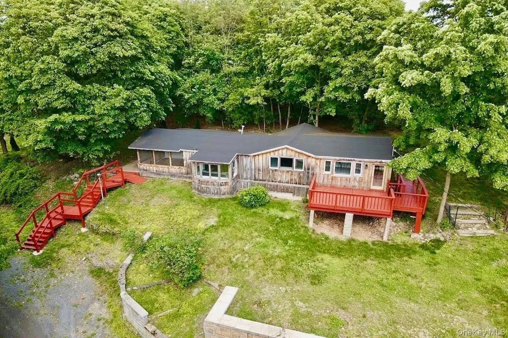 6 Woods Road Rhinebeck, NY 12572