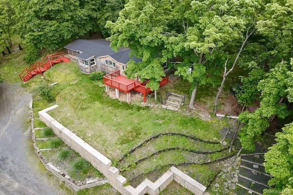 6 Woods Road Rhinebeck, NY 12572