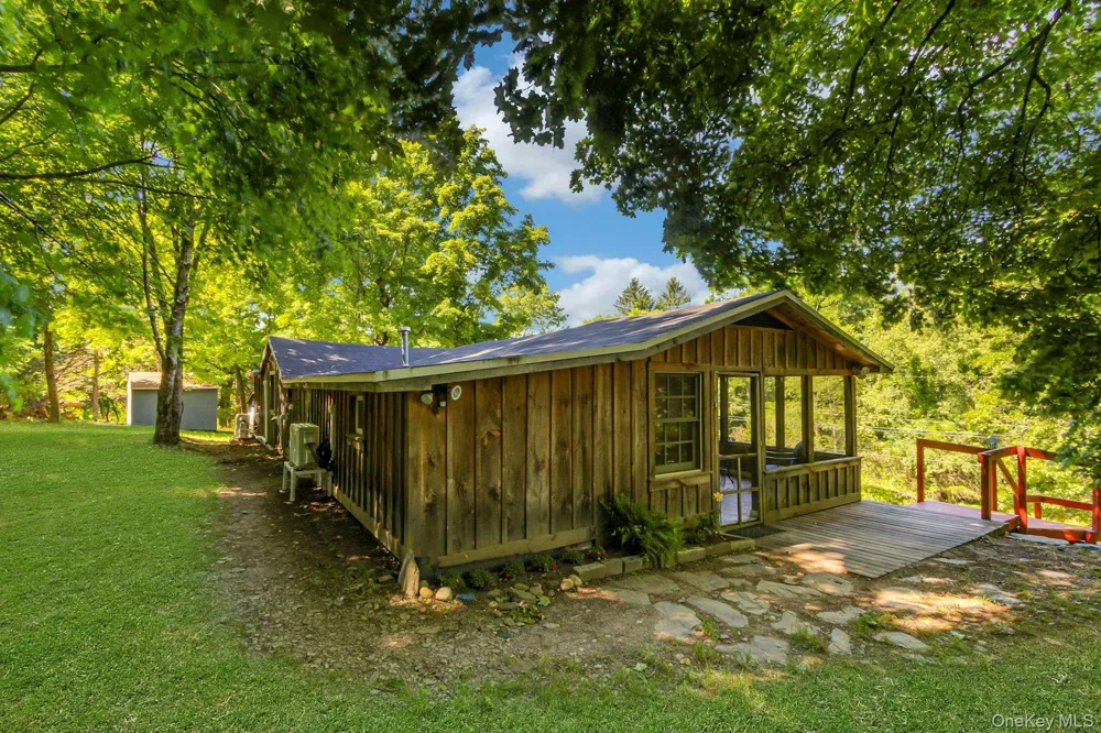 6 Woods Road Rhinebeck, NY 12572