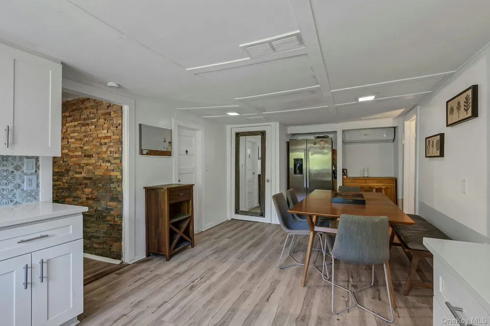 6 Woods Road Rhinebeck, NY 12572