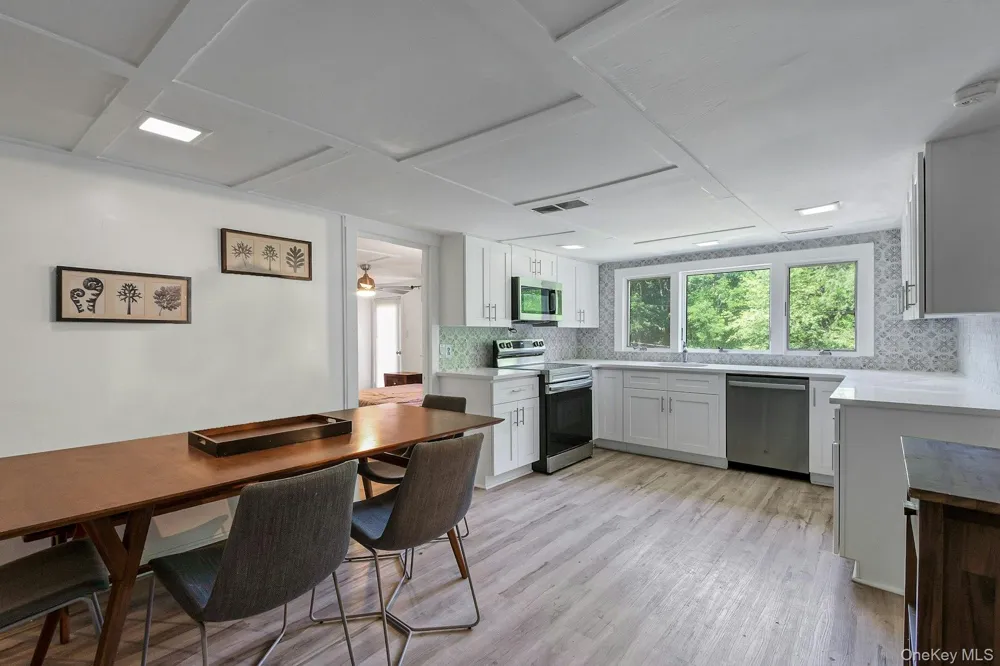 6 Woods Road Rhinebeck, NY 12572