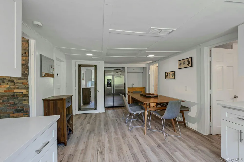 6 Woods Road Rhinebeck, NY 12572
