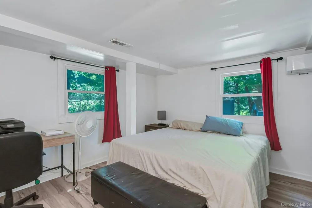 6 Woods Road Rhinebeck, NY 12572