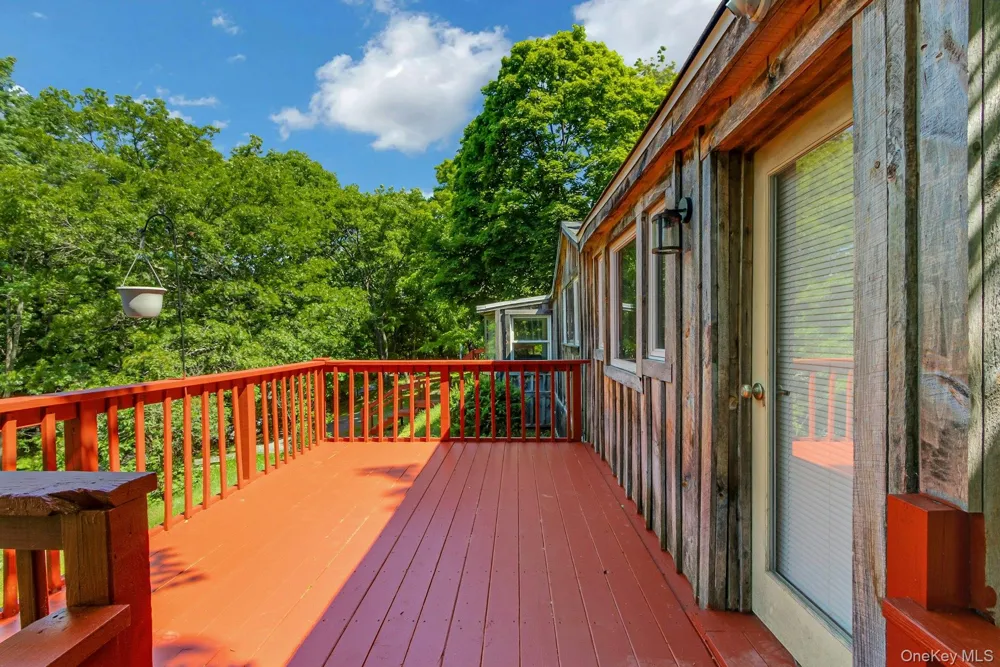 6 Woods Road Rhinebeck, NY 12572