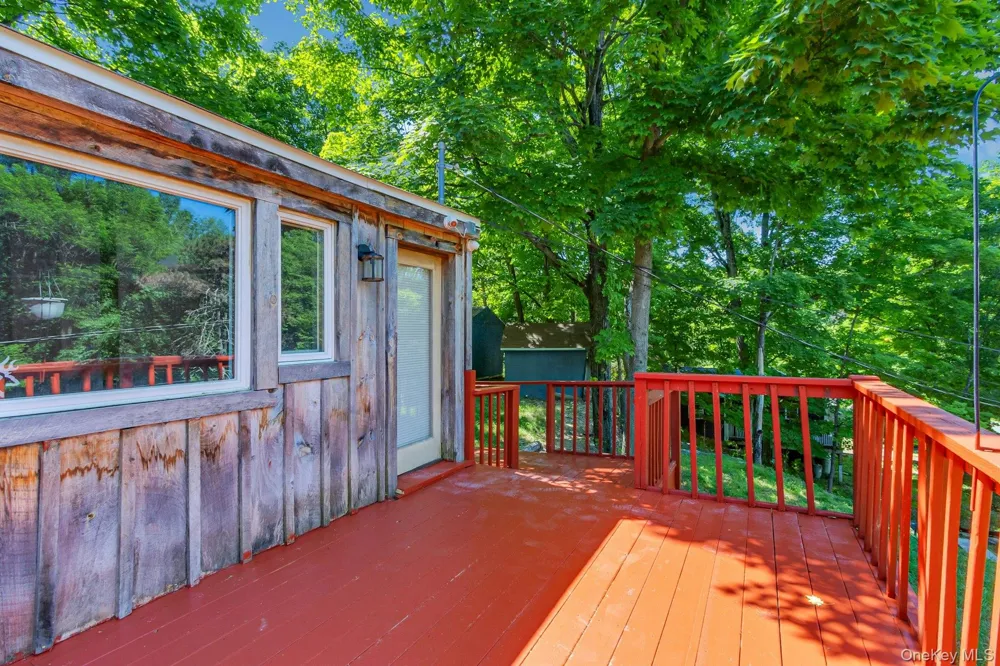6 Woods Road Rhinebeck, NY 12572