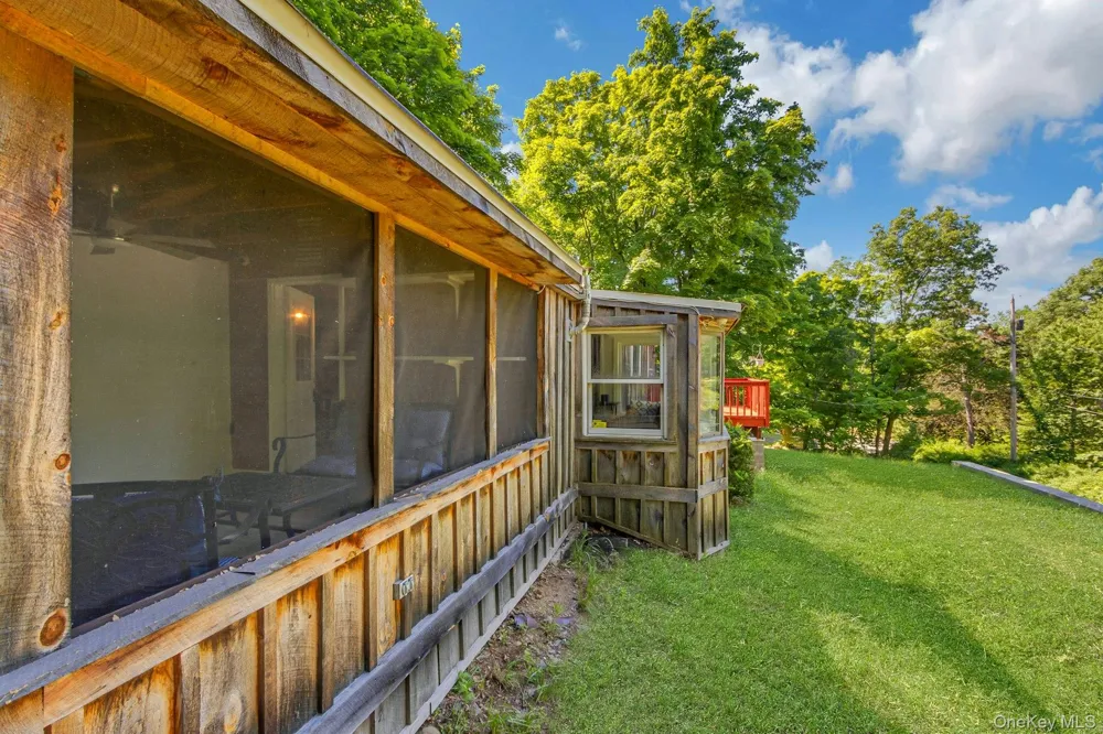 6 Woods Road Rhinebeck, NY 12572