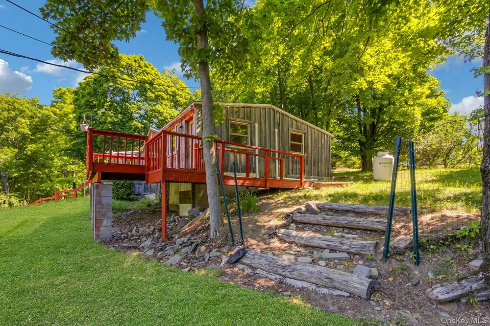 6 Woods Road Rhinebeck, NY 12572