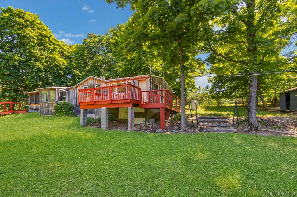 6 Woods Road Rhinebeck, NY 12572