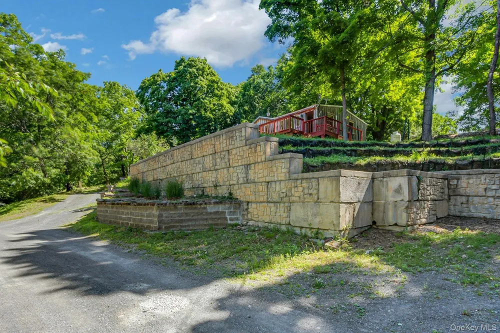 6 Woods Road Rhinebeck, NY 12572