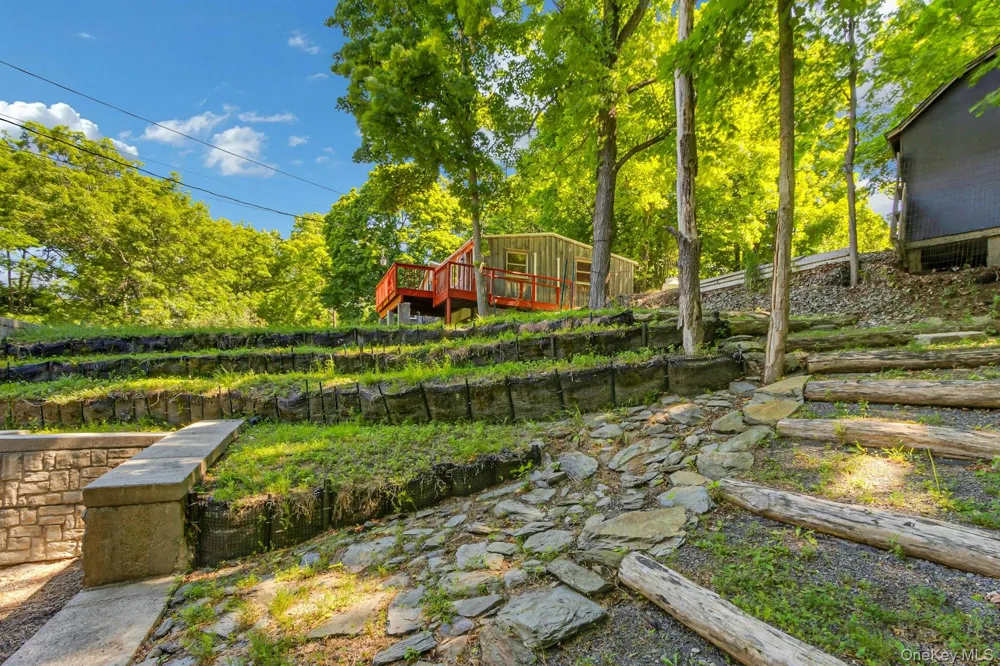 6 Woods Road Rhinebeck, NY 12572