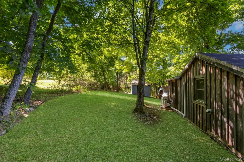 6 Woods Road Rhinebeck, NY 12572
