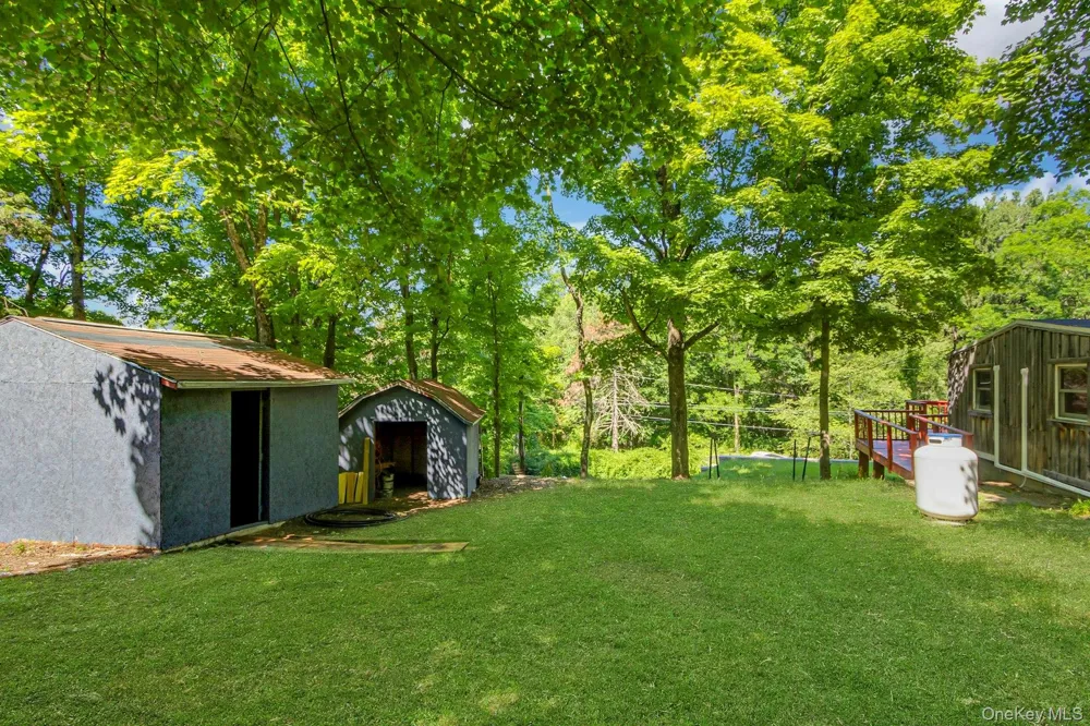 6 Woods Road Rhinebeck, NY 12572