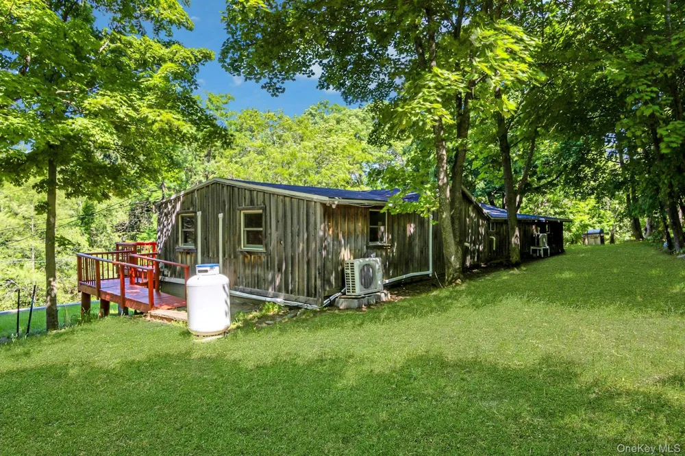6 Woods Road Rhinebeck, NY 12572