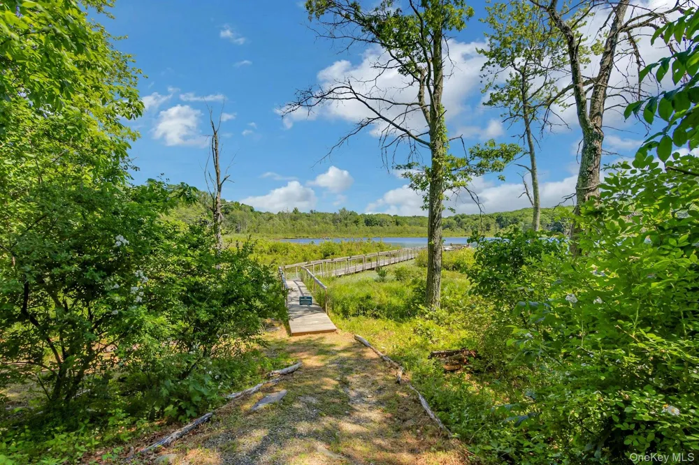 6 Woods Road Rhinebeck, NY 12572