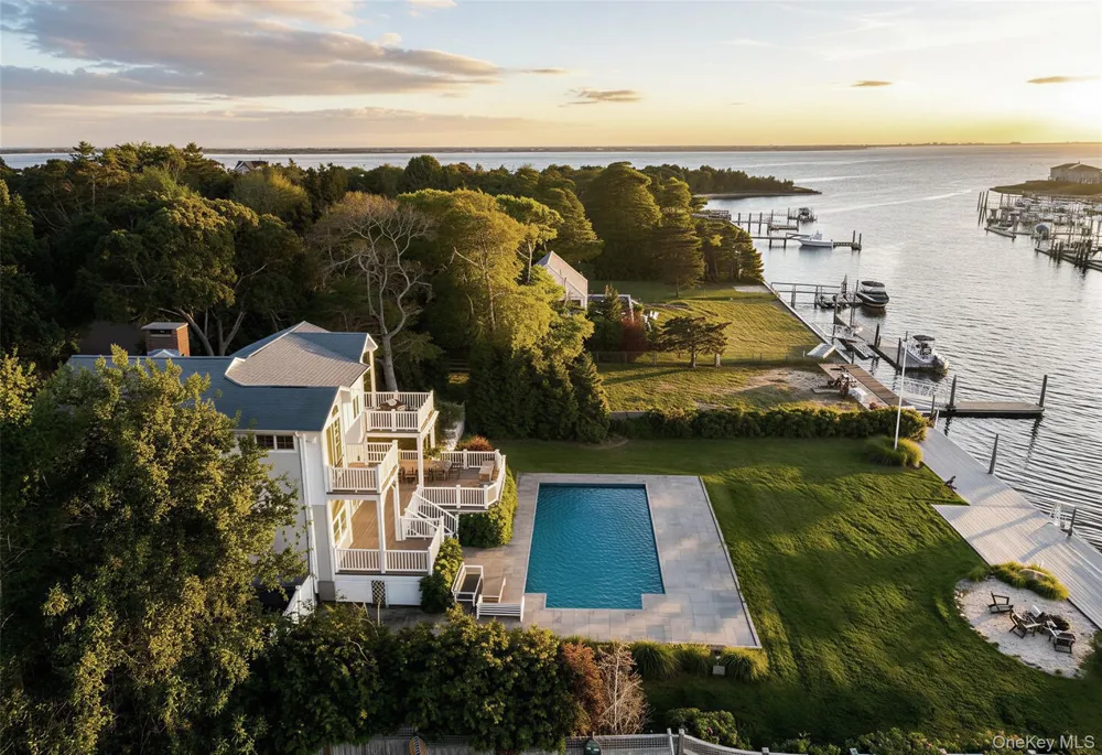 20 Penny Lane Hampton Bays, NY 11946