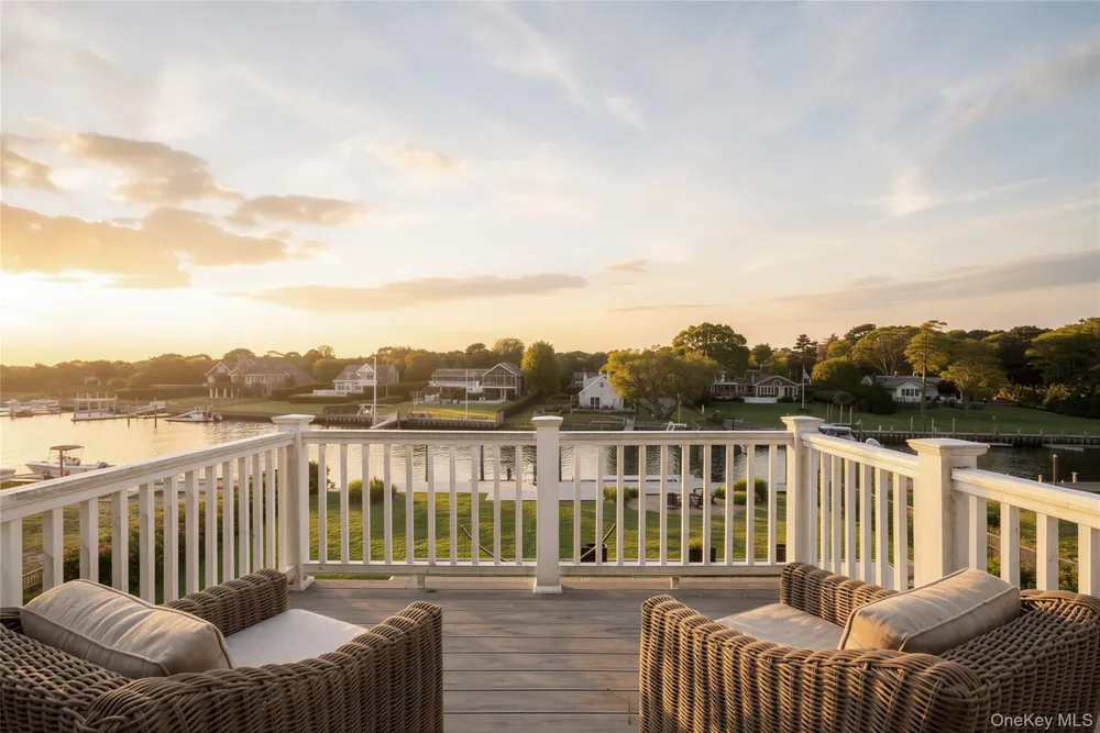 20 Penny Lane Hampton Bays, NY 11946
