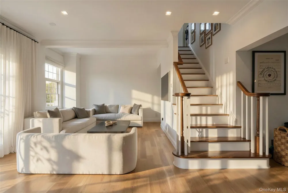 20 Penny Lane Hampton Bays, NY 11946