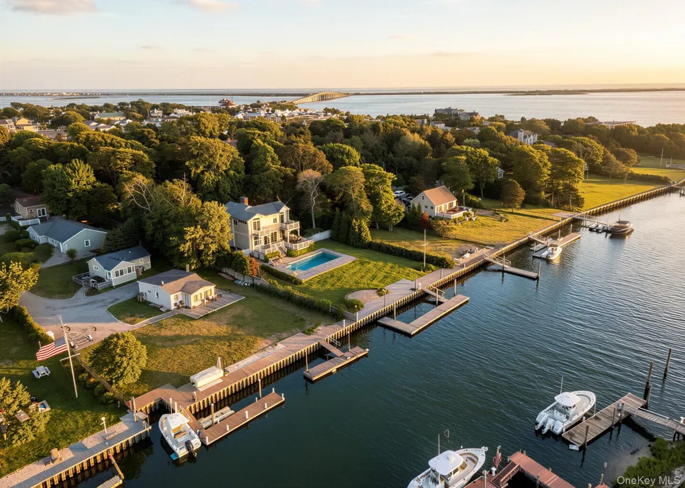 20 Penny Lane Hampton Bays, NY 11946