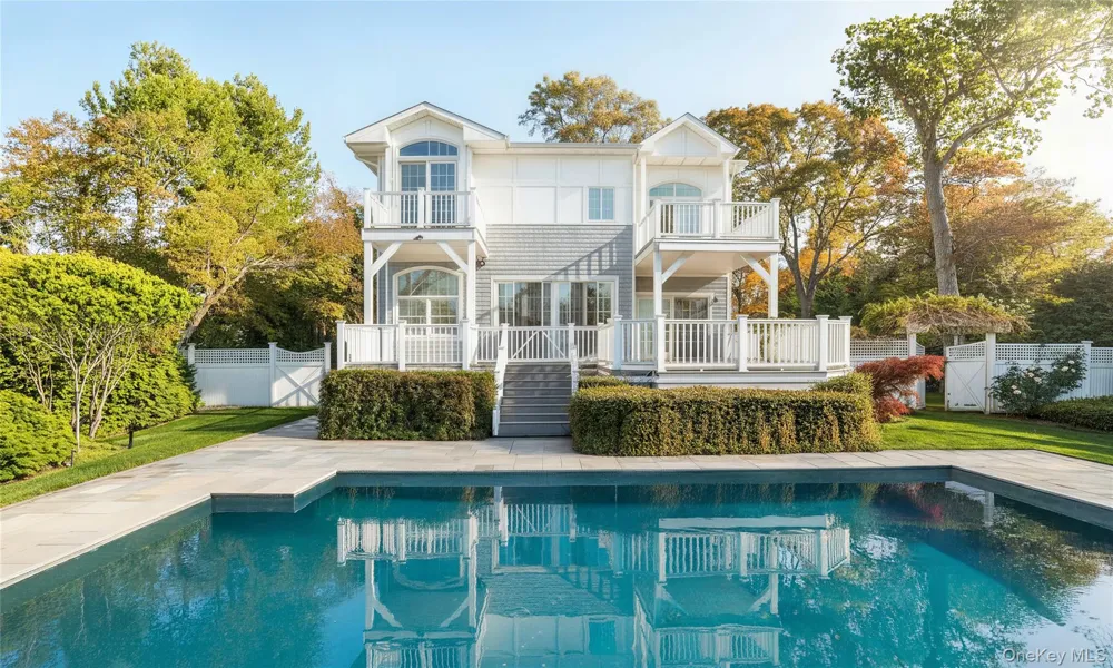 20 Penny Lane Hampton Bays, NY 11946