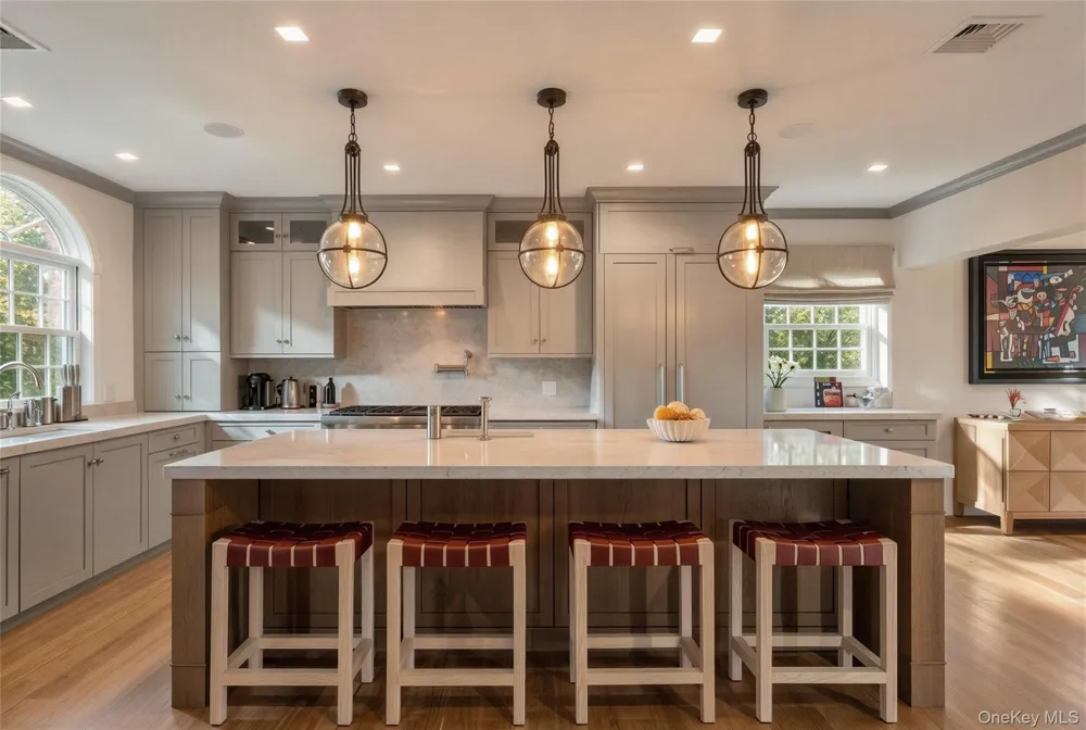 20 Penny Lane Hampton Bays, NY 11946