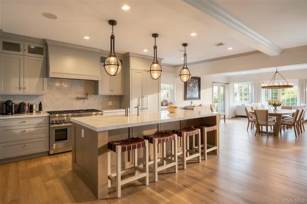 20 Penny Lane Hampton Bays, NY 11946