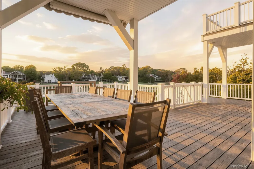 20 Penny Lane Hampton Bays, NY 11946