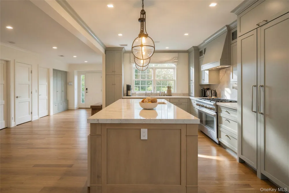 20 Penny Lane Hampton Bays, NY 11946
