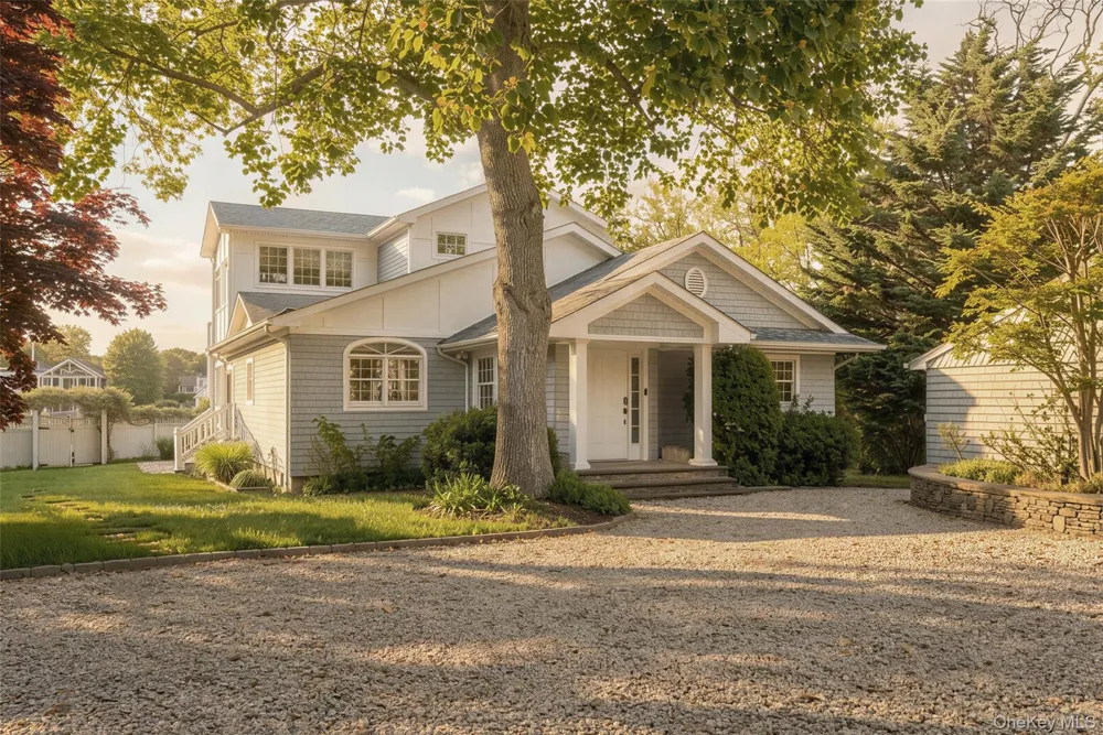 20 Penny Lane Hampton Bays, NY 11946