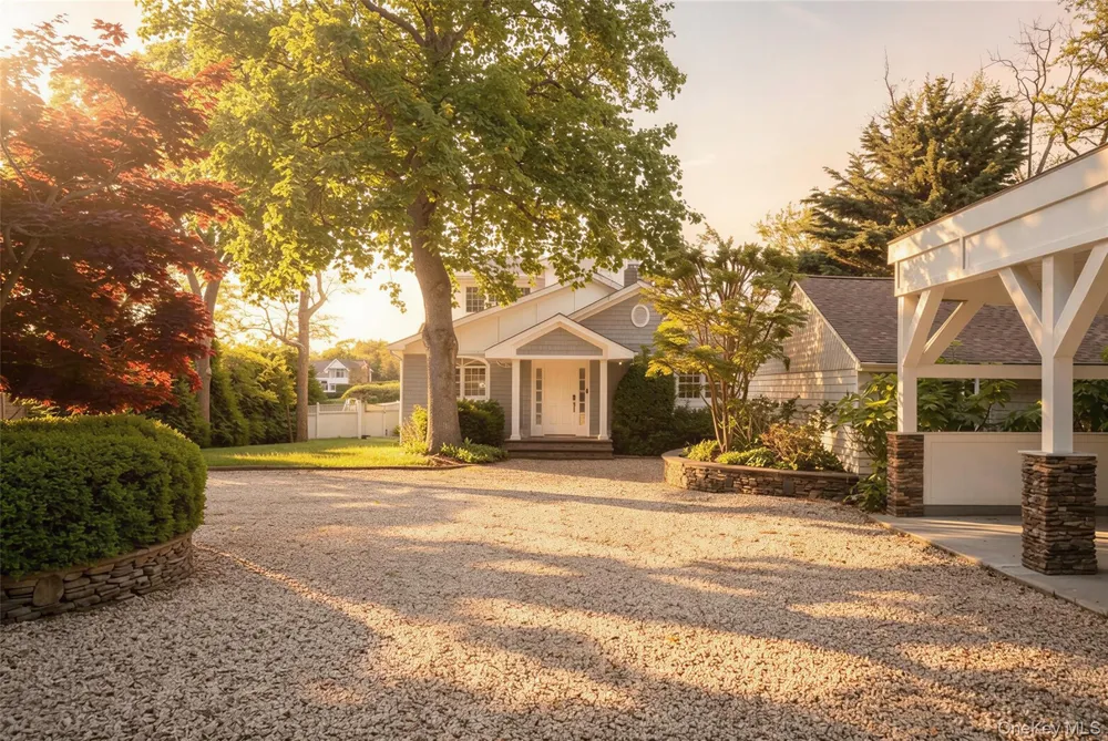 20 Penny Lane Hampton Bays, NY 11946