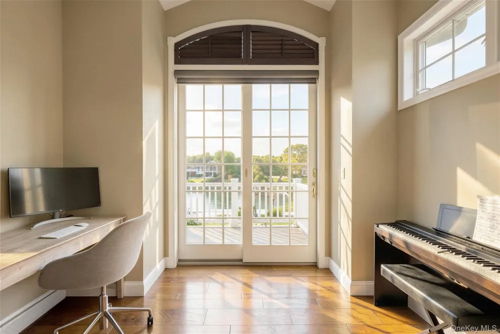 20 Penny Lane Hampton Bays, NY 11946