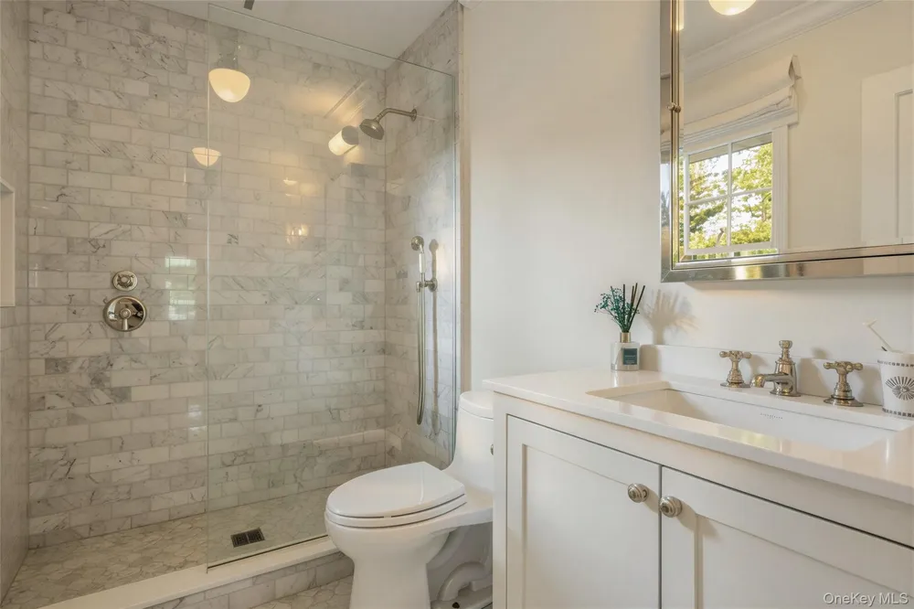 20 Penny Lane Hampton Bays, NY 11946