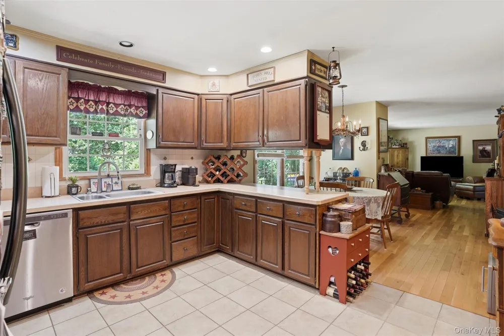 9 Rocky Road Red Hook, NY 12571