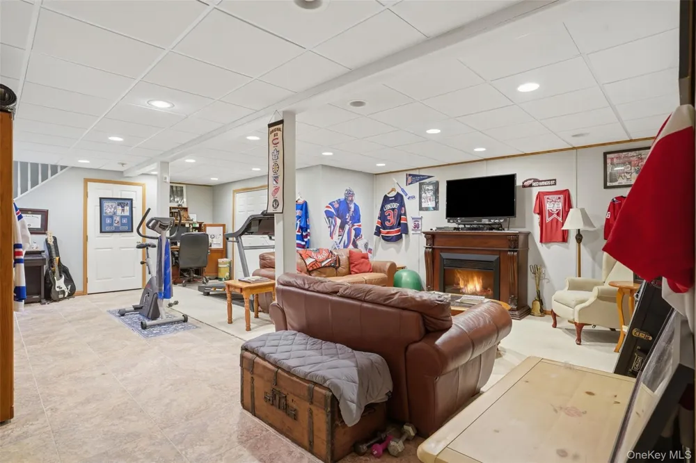 9 Rocky Road Red Hook, NY 12571