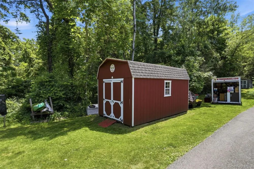 9 Rocky Road Red Hook, NY 12571
