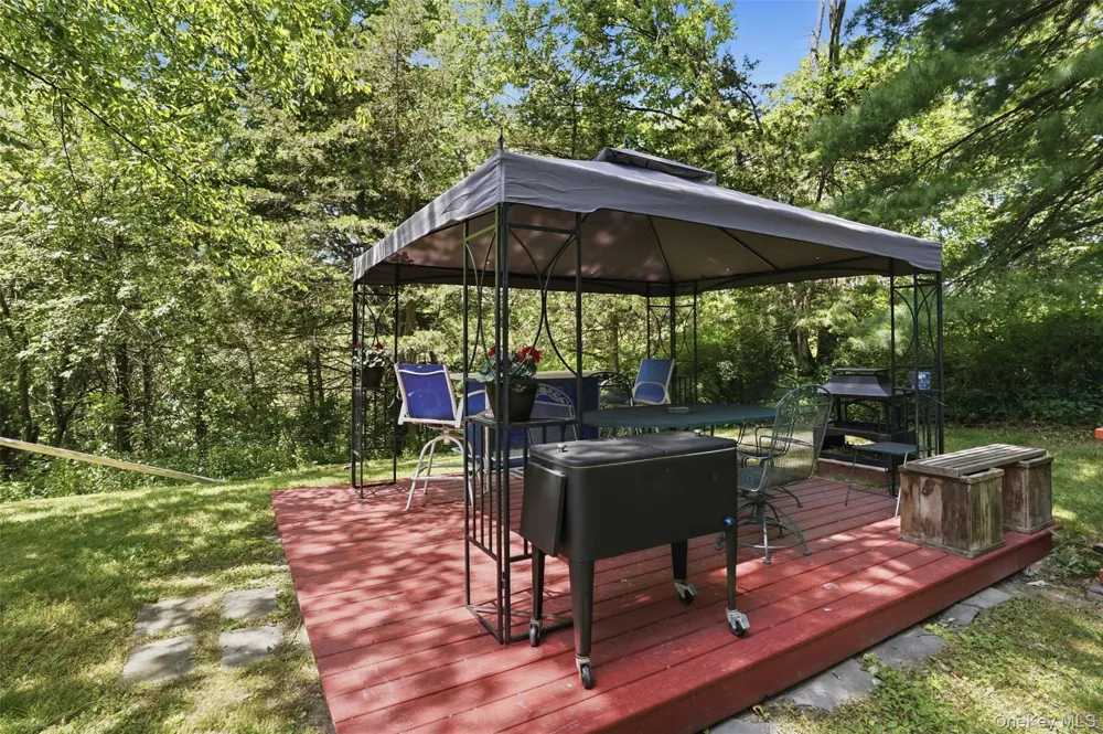9 Rocky Road Red Hook, NY 12571