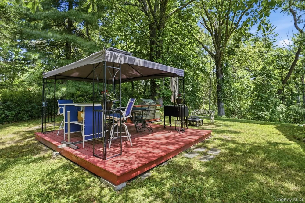 9 Rocky Road Red Hook, NY 12571