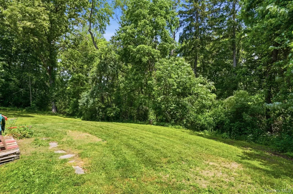 9 Rocky Road Red Hook, NY 12571