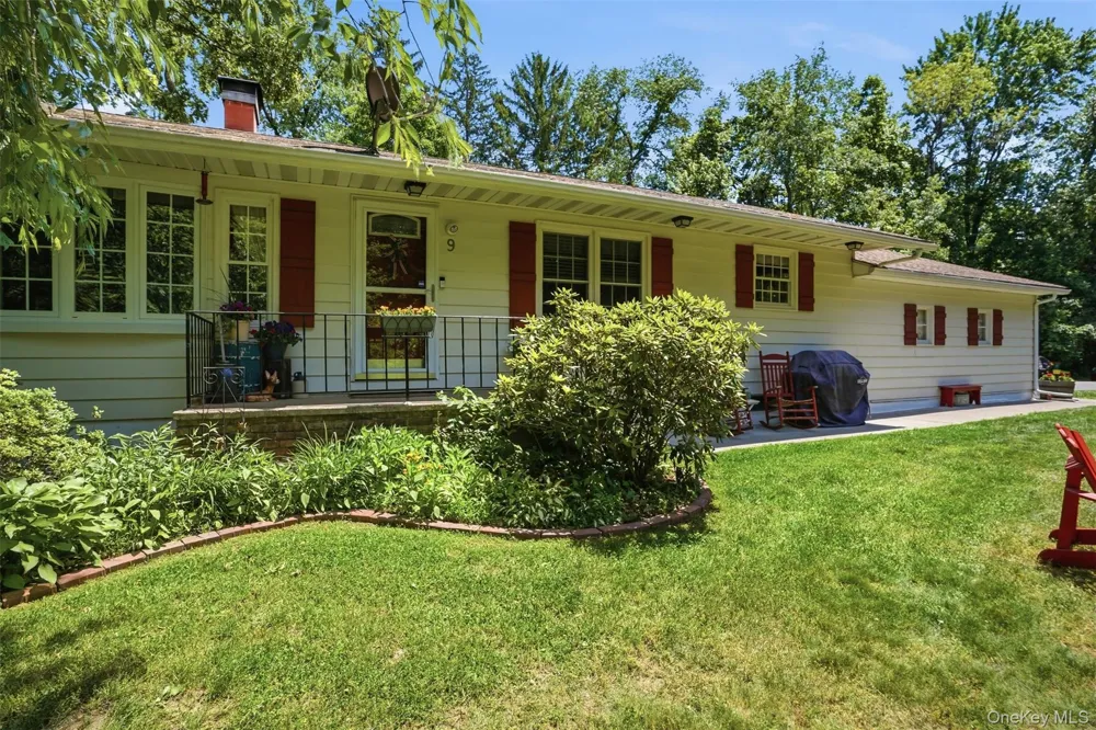 9 Rocky Road Red Hook, NY 12571