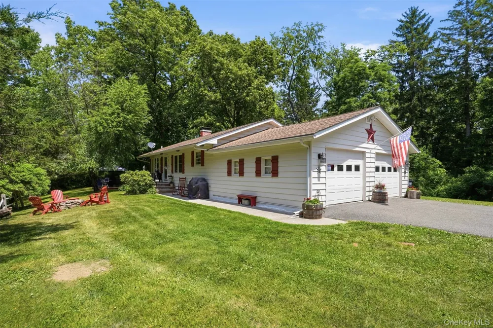 9 Rocky Road Red Hook, NY 12571