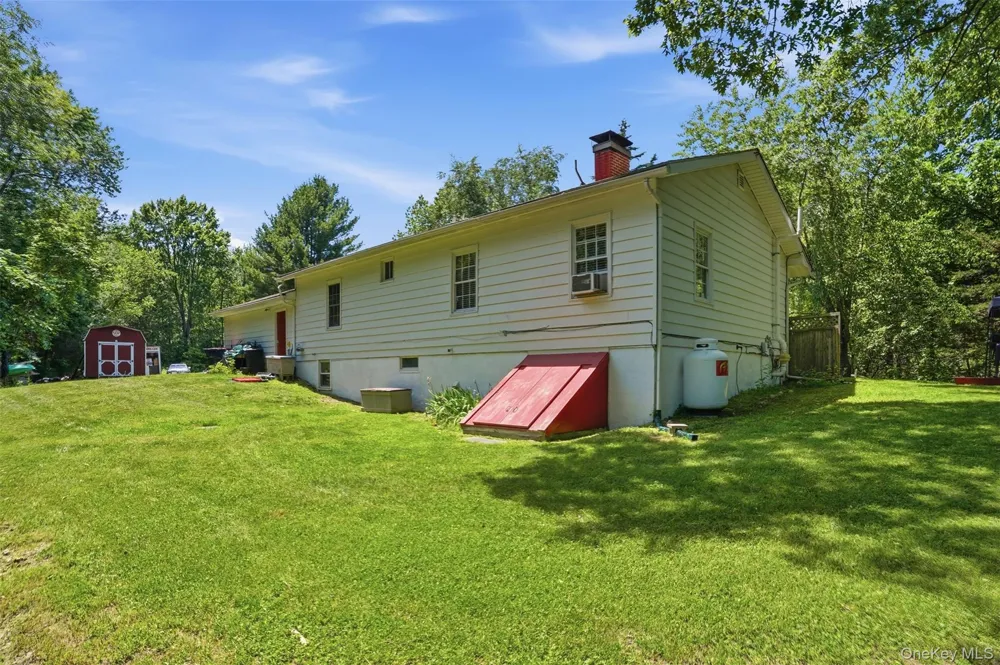 9 Rocky Road Red Hook, NY 12571