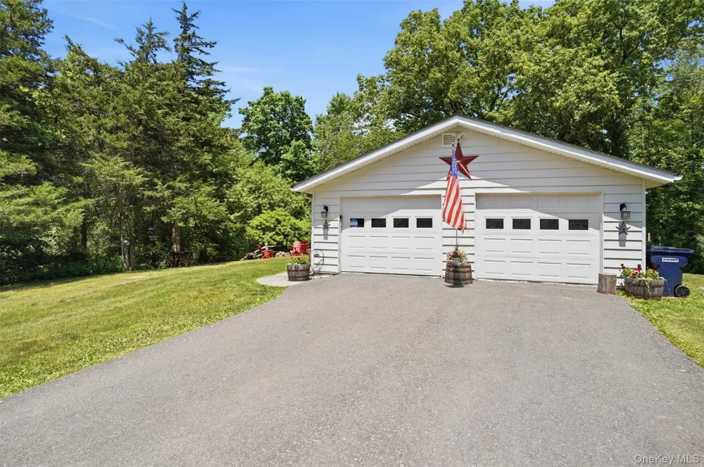 9 Rocky Road Red Hook, NY 12571