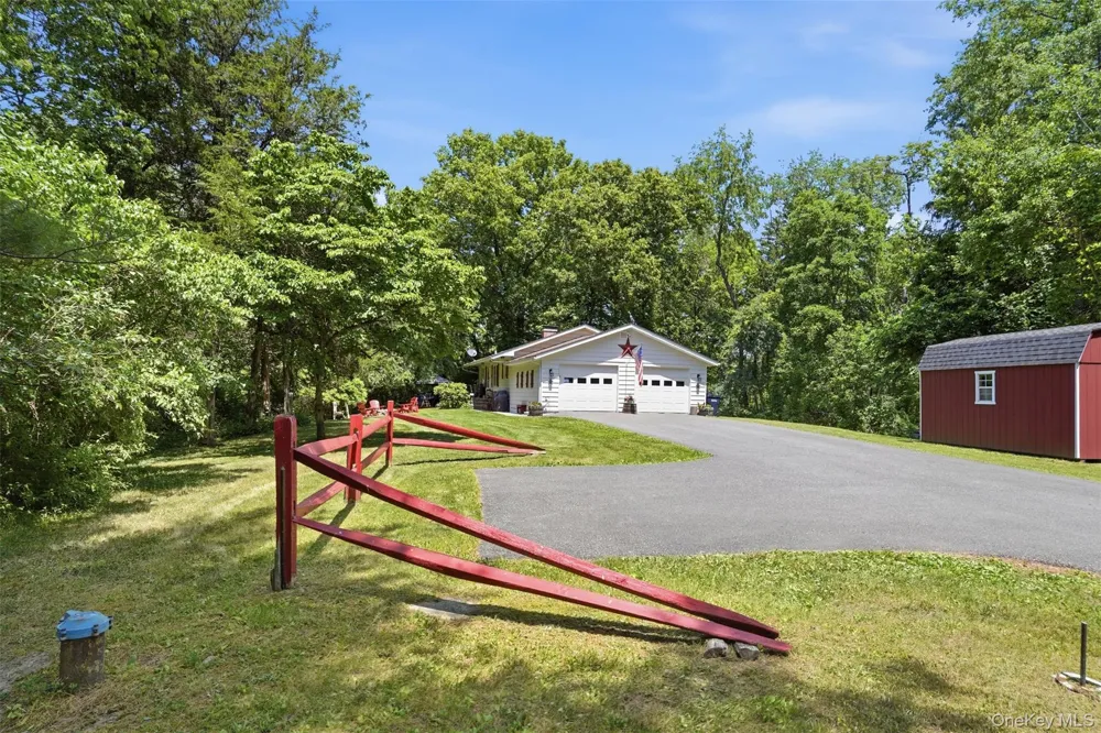 9 Rocky Road Red Hook, NY 12571