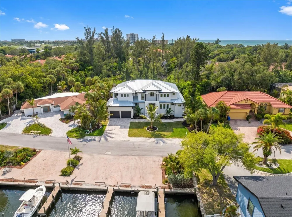 626 BUTTONWOOD DRIVE Longboat Key, FL 34228