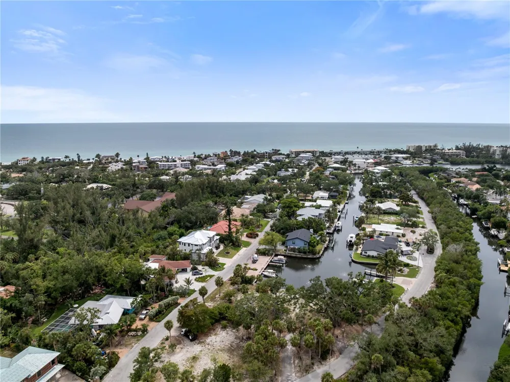 626 BUTTONWOOD DRIVE Longboat Key, FL 34228