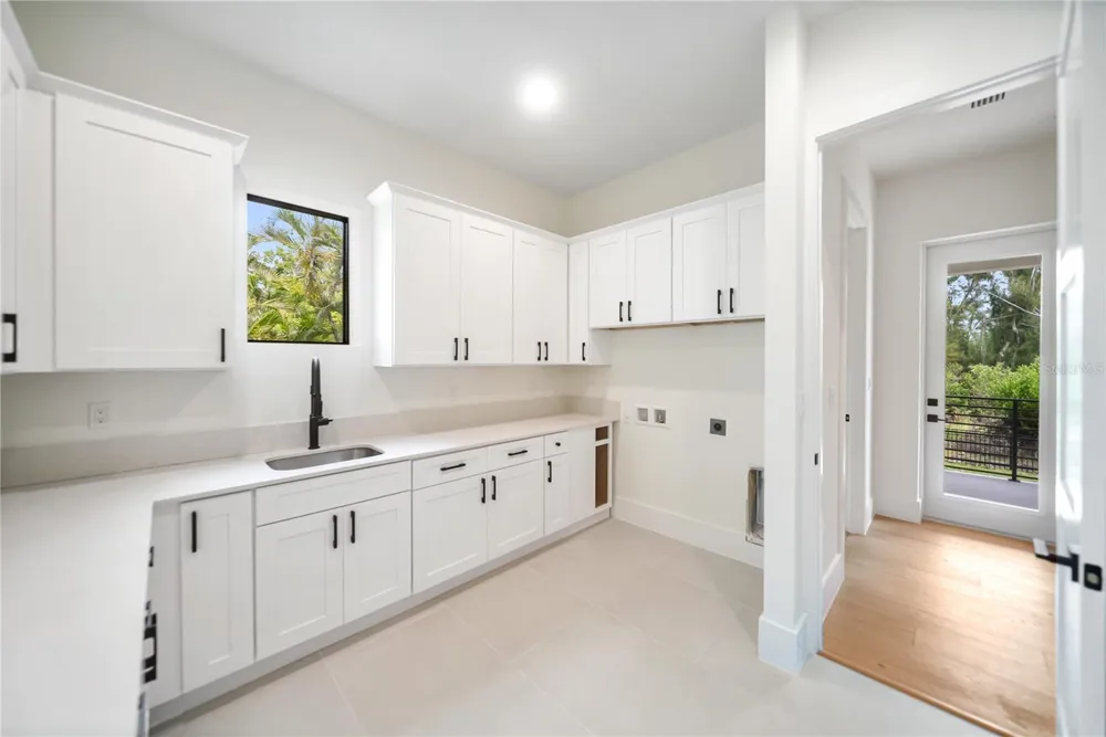 626 BUTTONWOOD DRIVE Longboat Key, FL 34228
