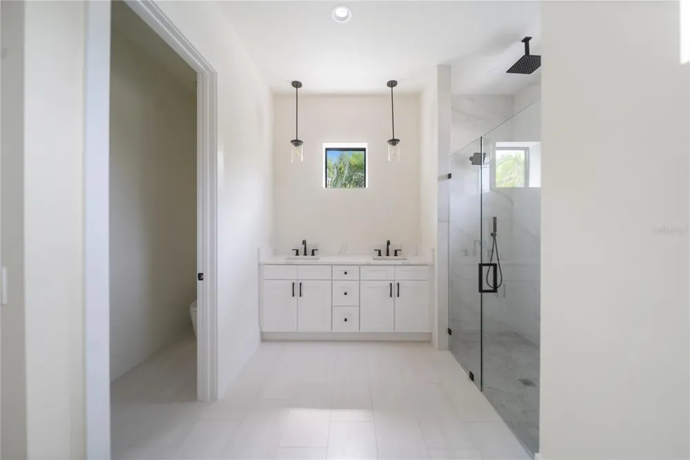 626 BUTTONWOOD DRIVE Longboat Key, FL 34228