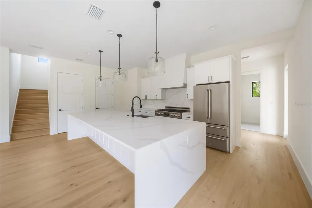 626 BUTTONWOOD DRIVE Longboat Key, FL 34228