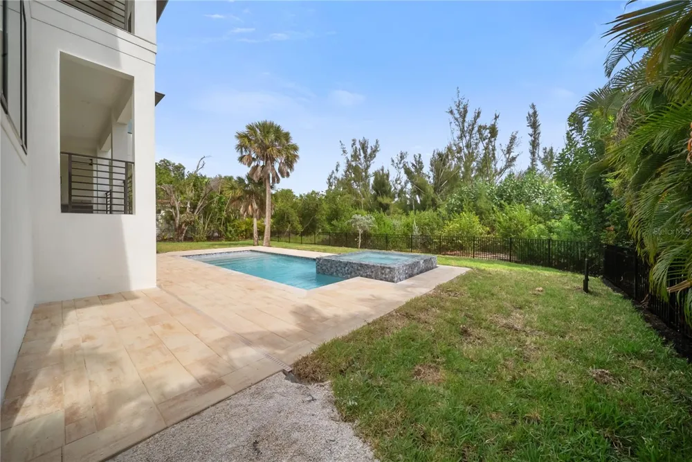 626 BUTTONWOOD DRIVE Longboat Key, FL 34228