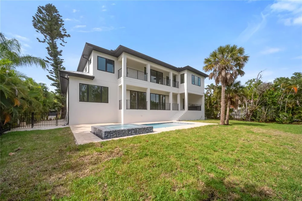 626 BUTTONWOOD DRIVE Longboat Key, FL 34228