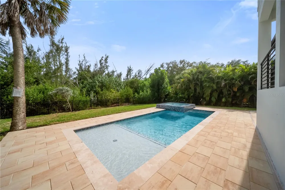 626 BUTTONWOOD DRIVE Longboat Key, FL 34228